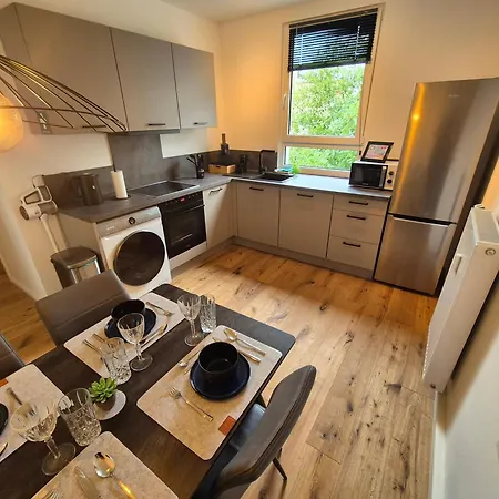 Charmante 2 Zimmer-wohnung Mit Fahrradstellplaetzen Apartamento *