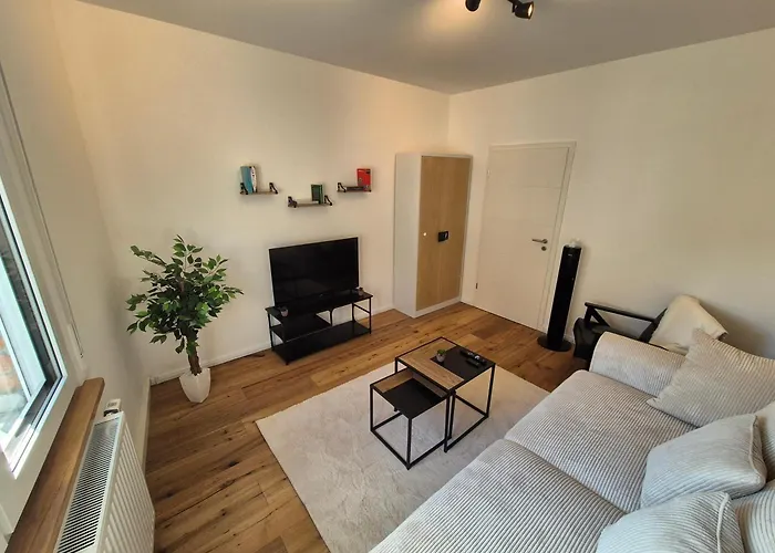 Charmante 2 Zimmer-wohnung Mit Fahrradstellplaetzen *